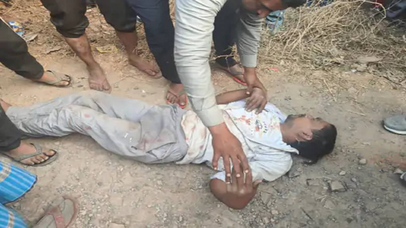 Varanasi: चौबेपुर गैस गोदाम के बाहर मिला युवक का शव, परिवार में मचा हड़कंप, पुलिस जांच में जुटी 