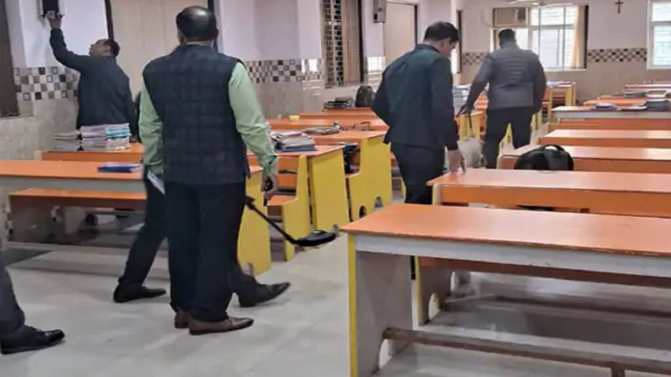 गाजियाबाद के स्कूल को मिली ईमेल केजरिये बम से उड़ाने की धमकी... खाली कराई गई बिल्डिंग