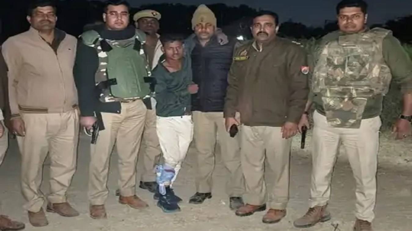  वाराणसी में पुलिस की बदमाशों से मुठभेड़, जवाबी फायरिंग में पैर में लगी गोली, 12 मुकदमे हैं दर्ज