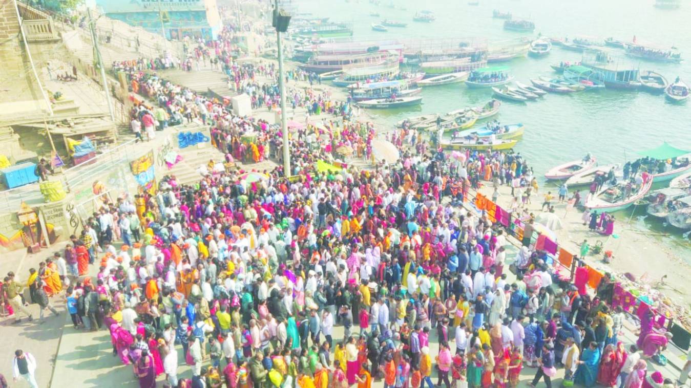 सिस्टम चौकन्ना...अपने अंदाज में जी रहा अल्हड़ बनारस