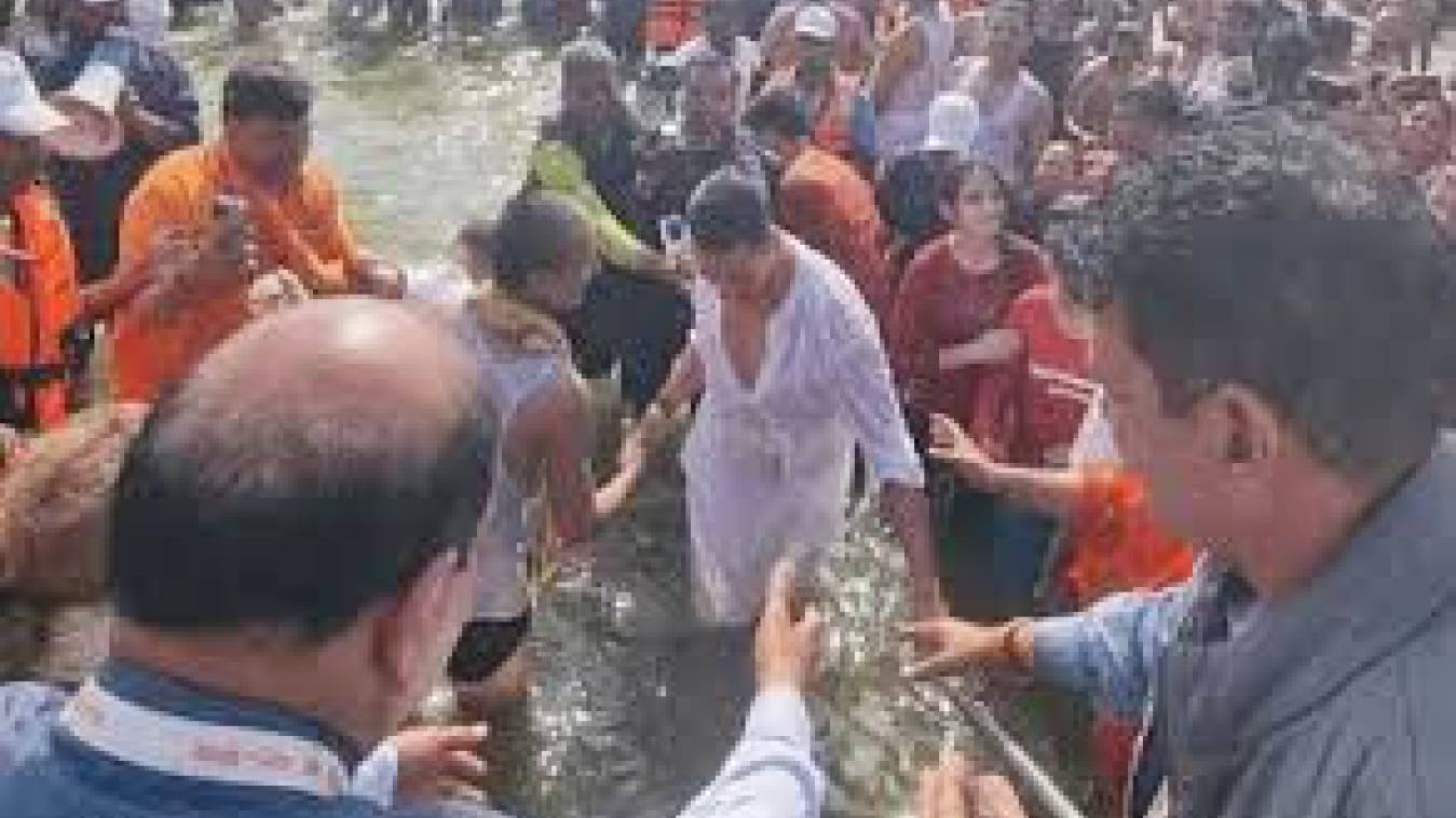  महाकुंभ में बॉलीवुड-अध्यात्म का अद्भुत संगम