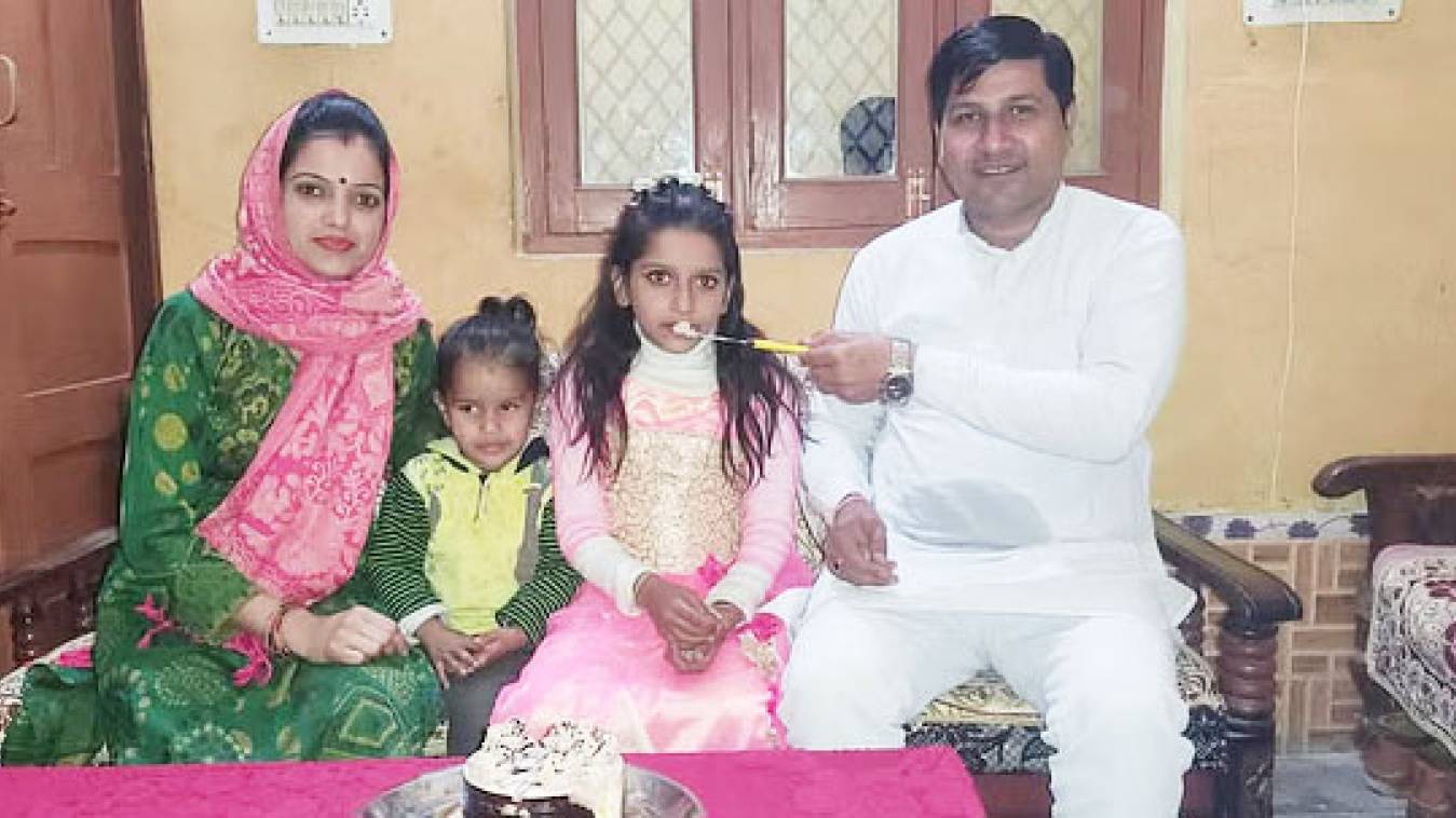 भाजपा नेता ने पत्नी और तीन बच्चों को मारी गोली