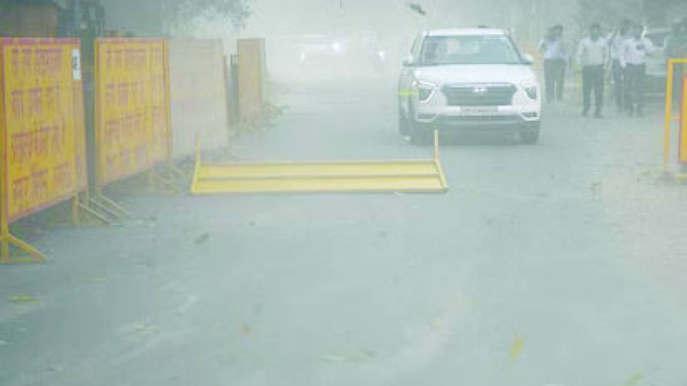  लखनऊ समेत पश्चिमी यूपी में अचानक बदला मौसम