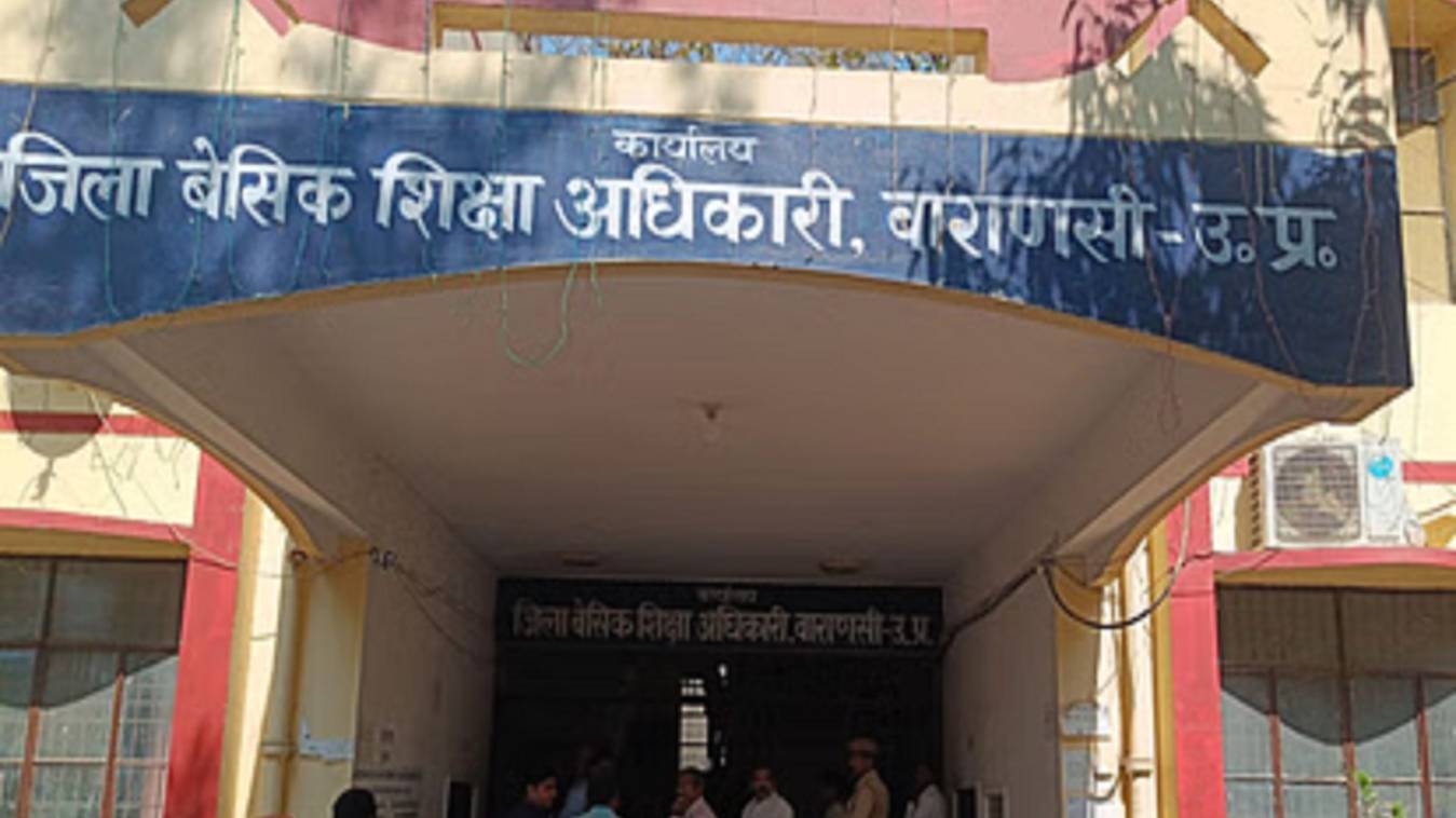 नगर निगम के एक्शन से सरकारी विभागों में हड़कंप, BSA ऑफिस पर जड़ा ताला