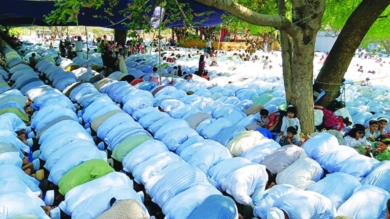 ईद लेकर साथ आई रौनकों का कारवां