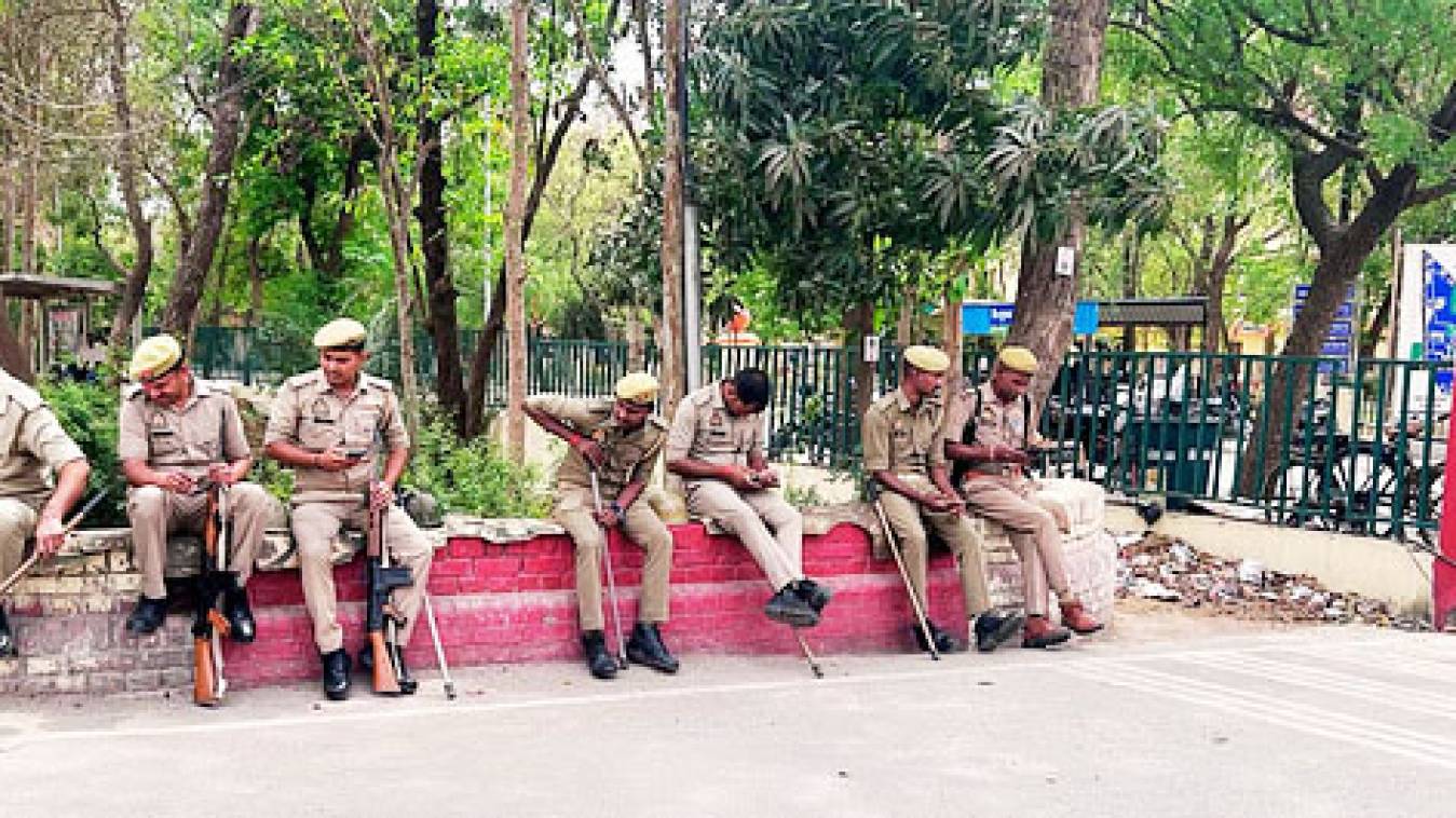 छात्रा ने फंदा लगाकर दी जान ,हॉस्टल में मिली लाश