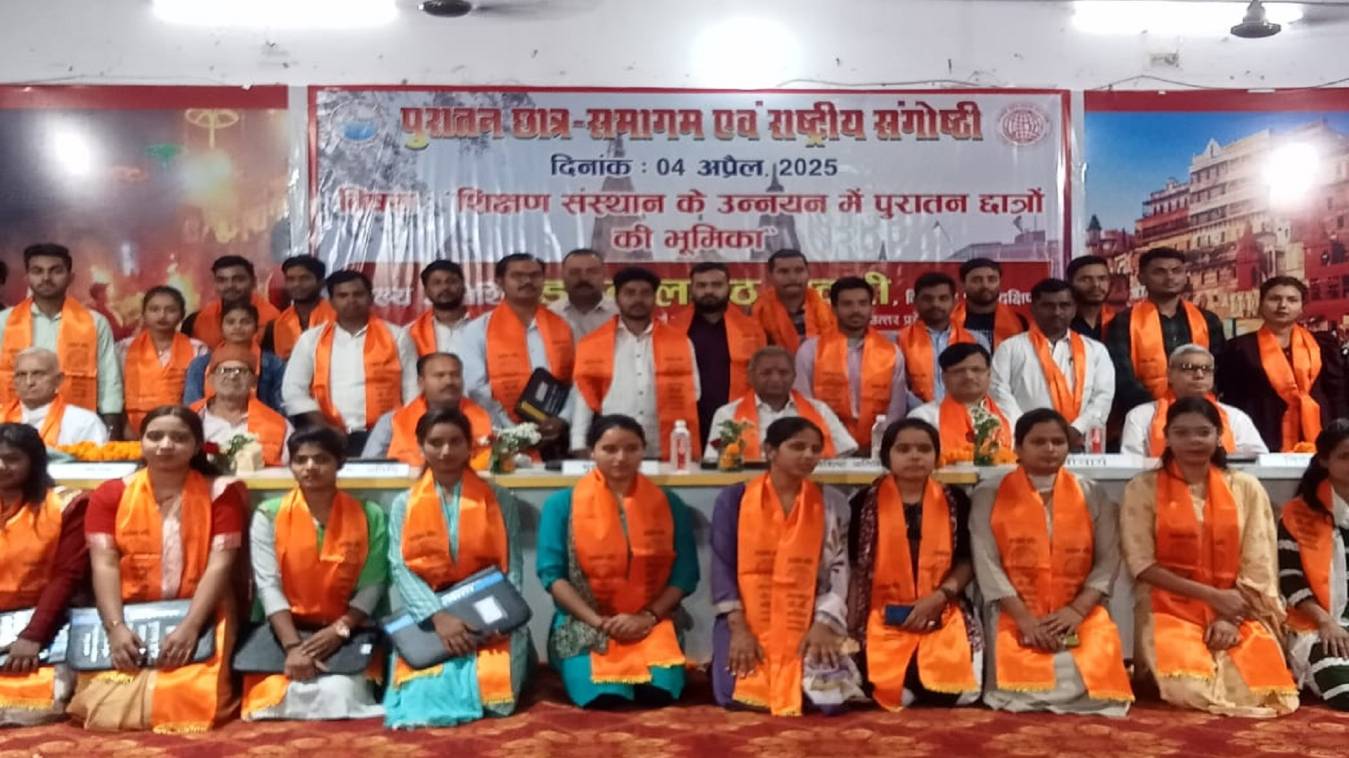 संस्था के विकास में पुरातन छात्र रीढ़ की हड्डी