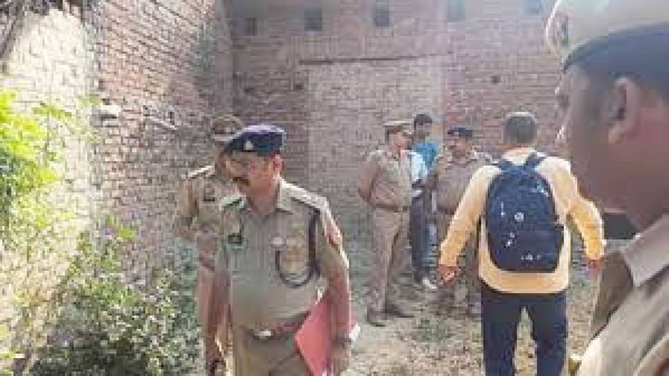 धारदार हथियार से पुजारी की हत्या,मंदीर के कमरे में मिली लाश