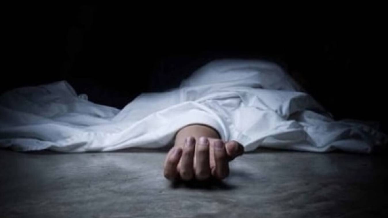  मिर्जापुर में युवक की हत्या कर रेलवे ट्रैक पर फेंका मिला शव, दोस्तों के साथ मेला घूमने निकला था 