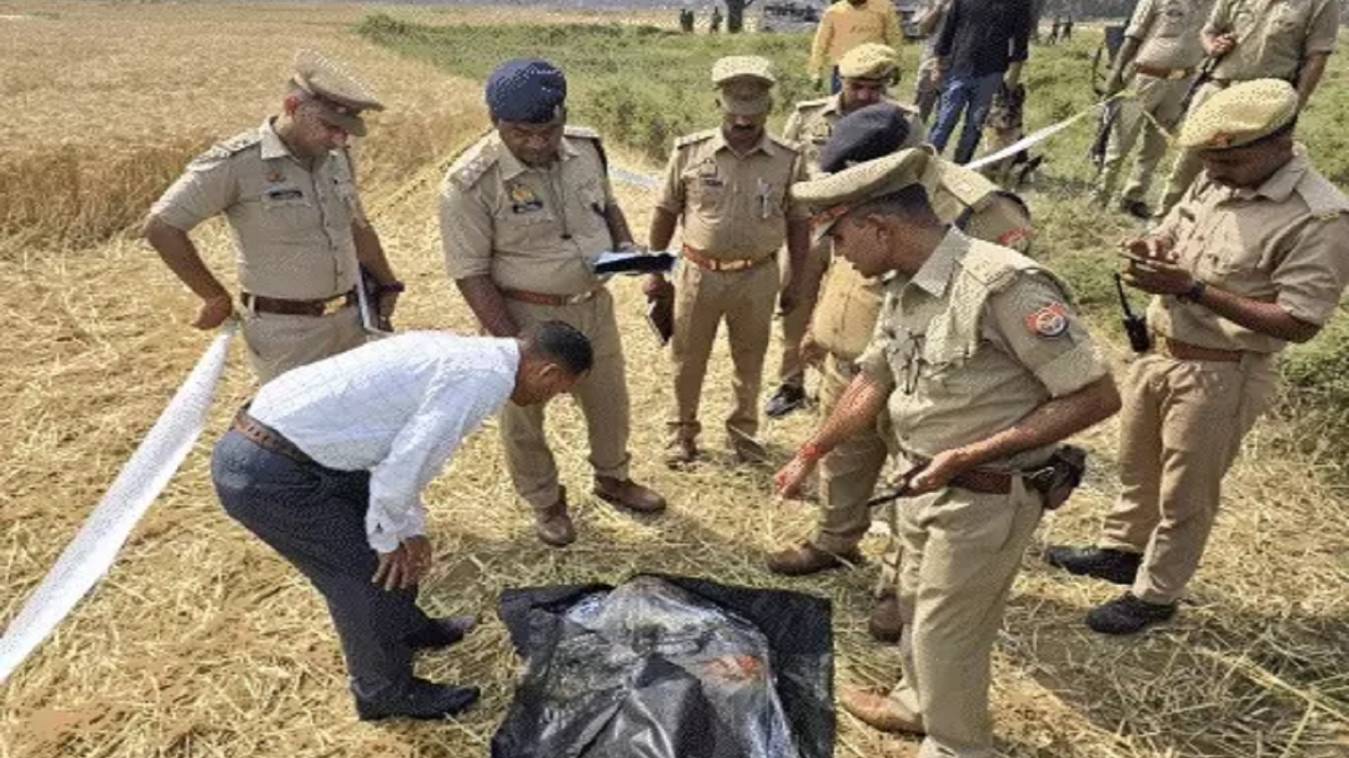  देवरिया में सौरभ जैसा हत्याकांड: दुबई से लौटे पति की पत्नी ने प्रेमी के साथ मिलकर की हत्या, शव दो टुकड़ों में काटा...सूटकेस में भरकर फेंका