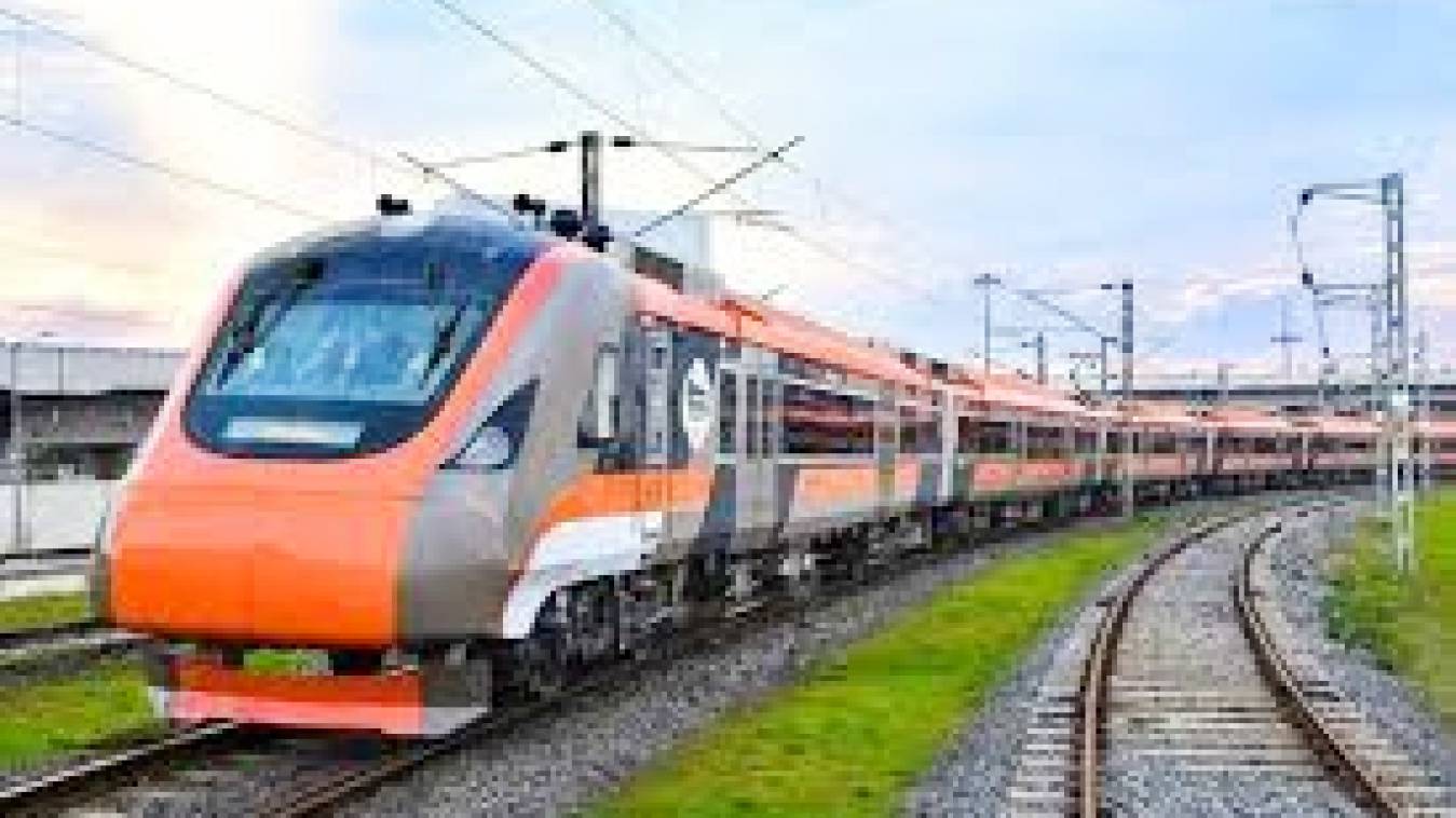  वंदे भारत स्लीपर की पहली रैक मिली ,बरेली-मुंबई के बीच संचालन तय