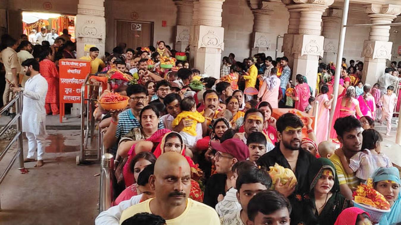  विंध्य धाम में दर्शन के लिए श्रद्धालुओं का लगा तांता