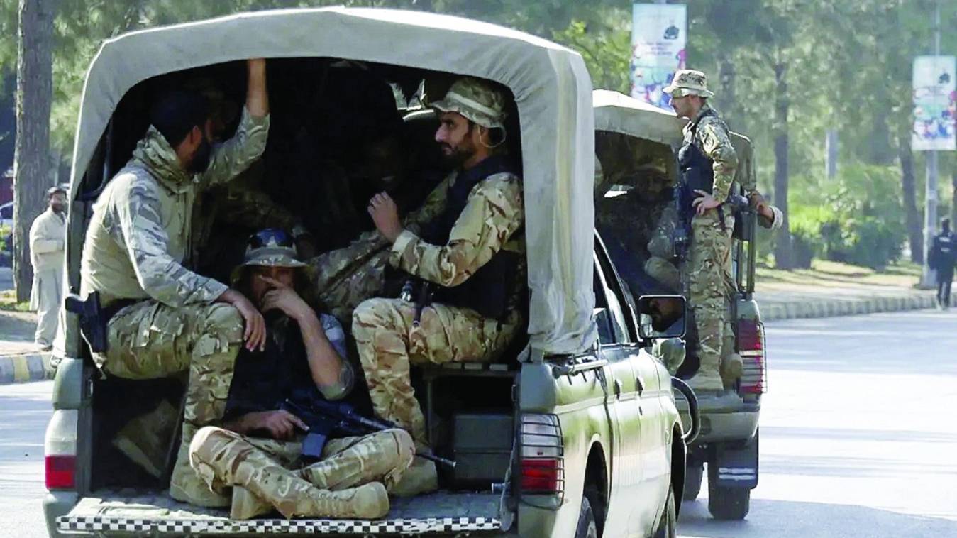 आर्मी कैंट इलाके से भागे पाकिस्तानी फौजी