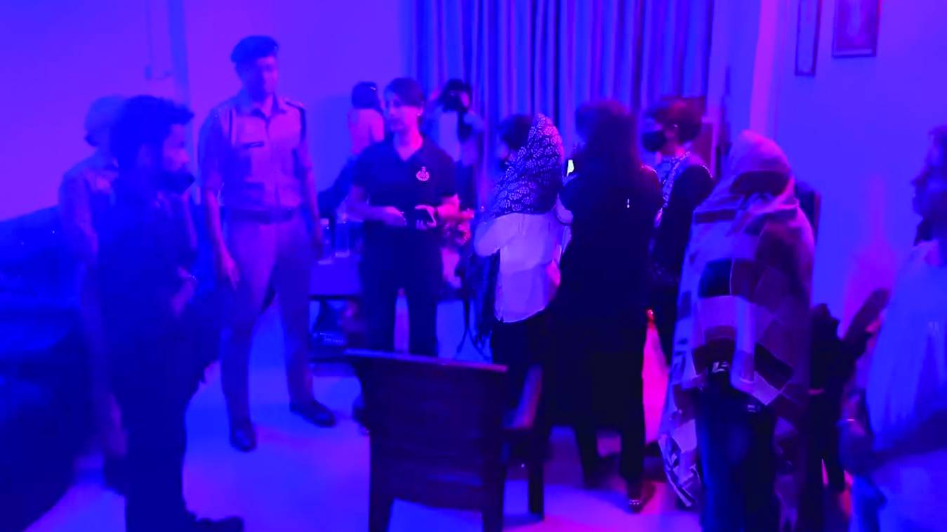 आखिर किसके शह पर स्पा-कैफे में चलता है सेक्स रैकेट ?