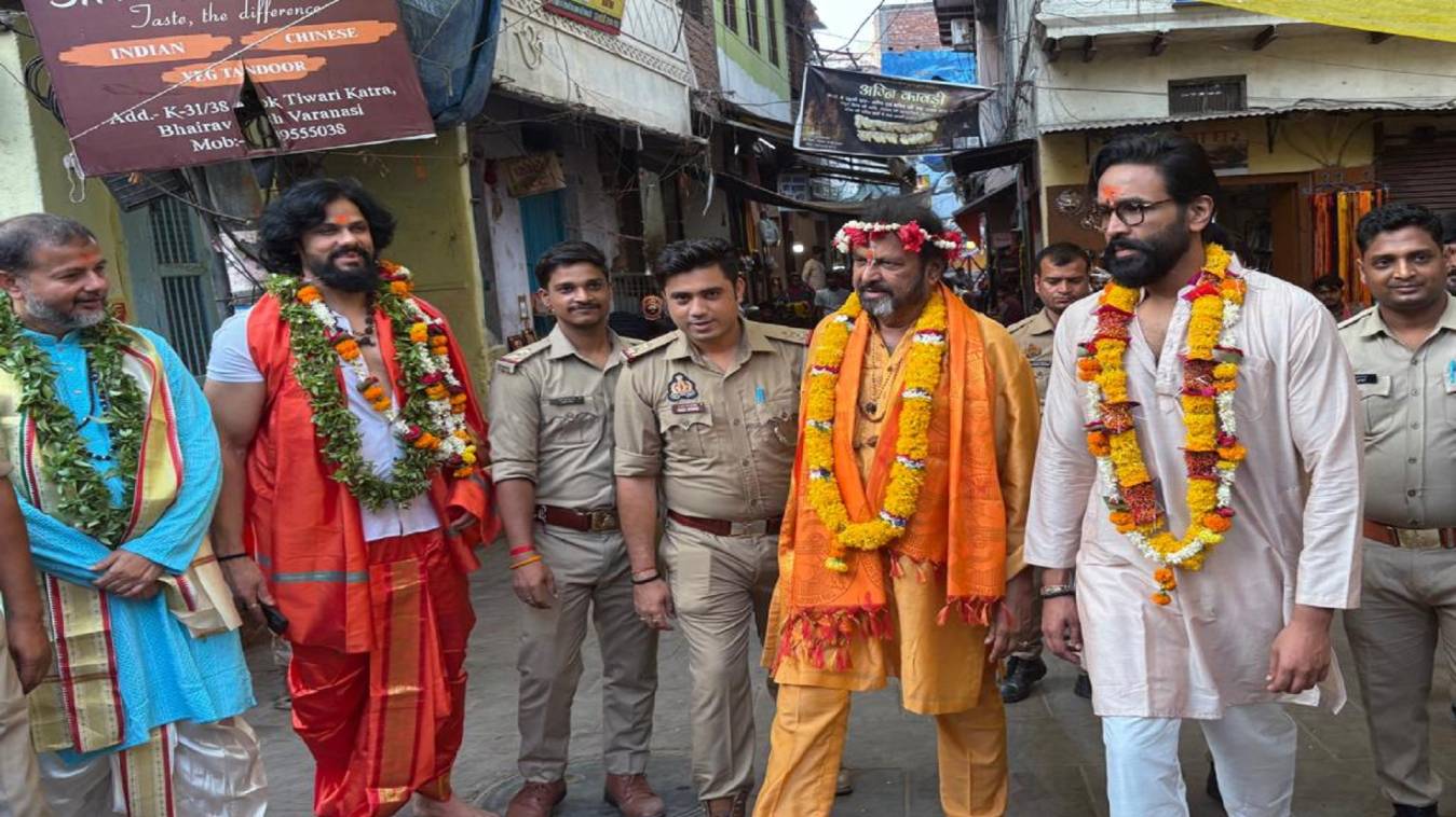 काशी पहुंचे साउथ के एक्टर मोहन बाबू: बाबा दरबार और काल भैरव मंदिर में लगाई हाजरी, फिल्म कनप्पा की सफलता के लिए की प्रार्थना