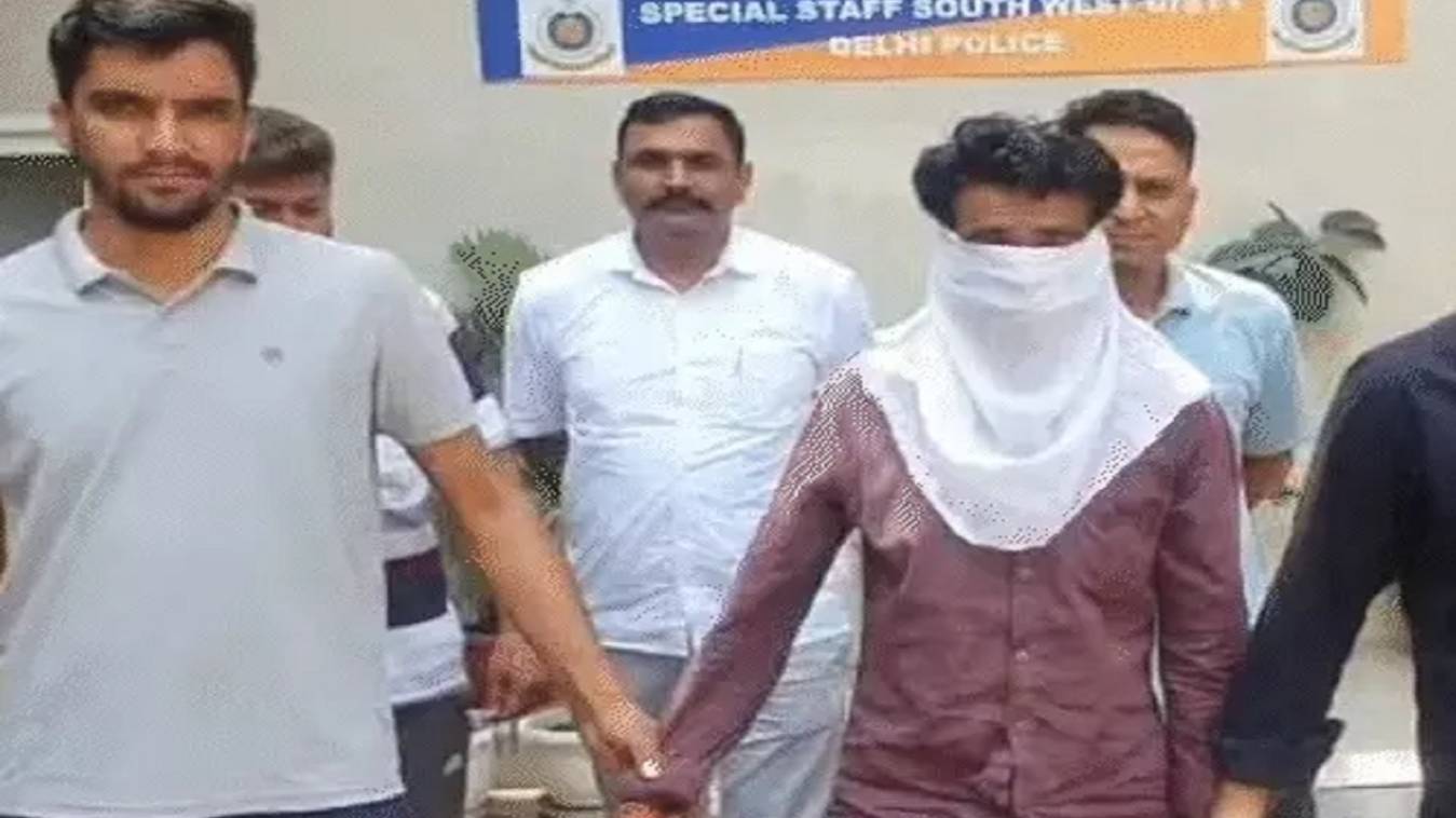 दिल्ली में क्रूरता की सारी हदें पार: दंपती पर हथौड़े से हमला, हत्या के बाद भी नहीं मिली संतुष्टि तो लहूलुहान पत्नी के साथ की दुष्कर्म