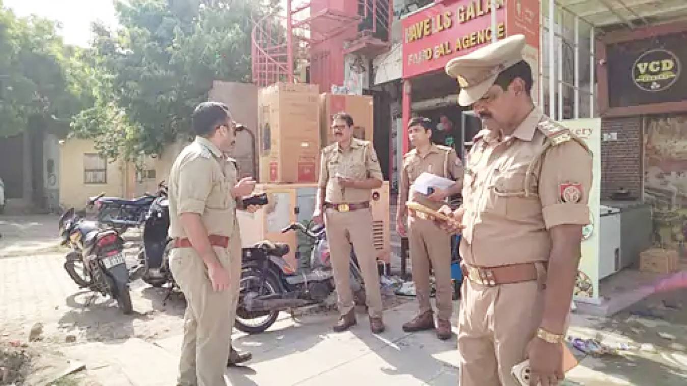 अज्ञात व्यक्ति का शव मिलने से फैली सनसनी, पुलिस ने शव को कब्जे में लेकर शुरू किया जांच