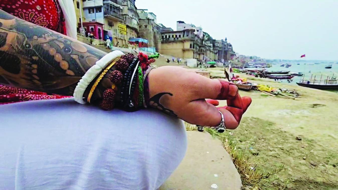 सनातनी यात्रा : फ्रांस की वादियों से काशी के अध्यात्म तक का सफर