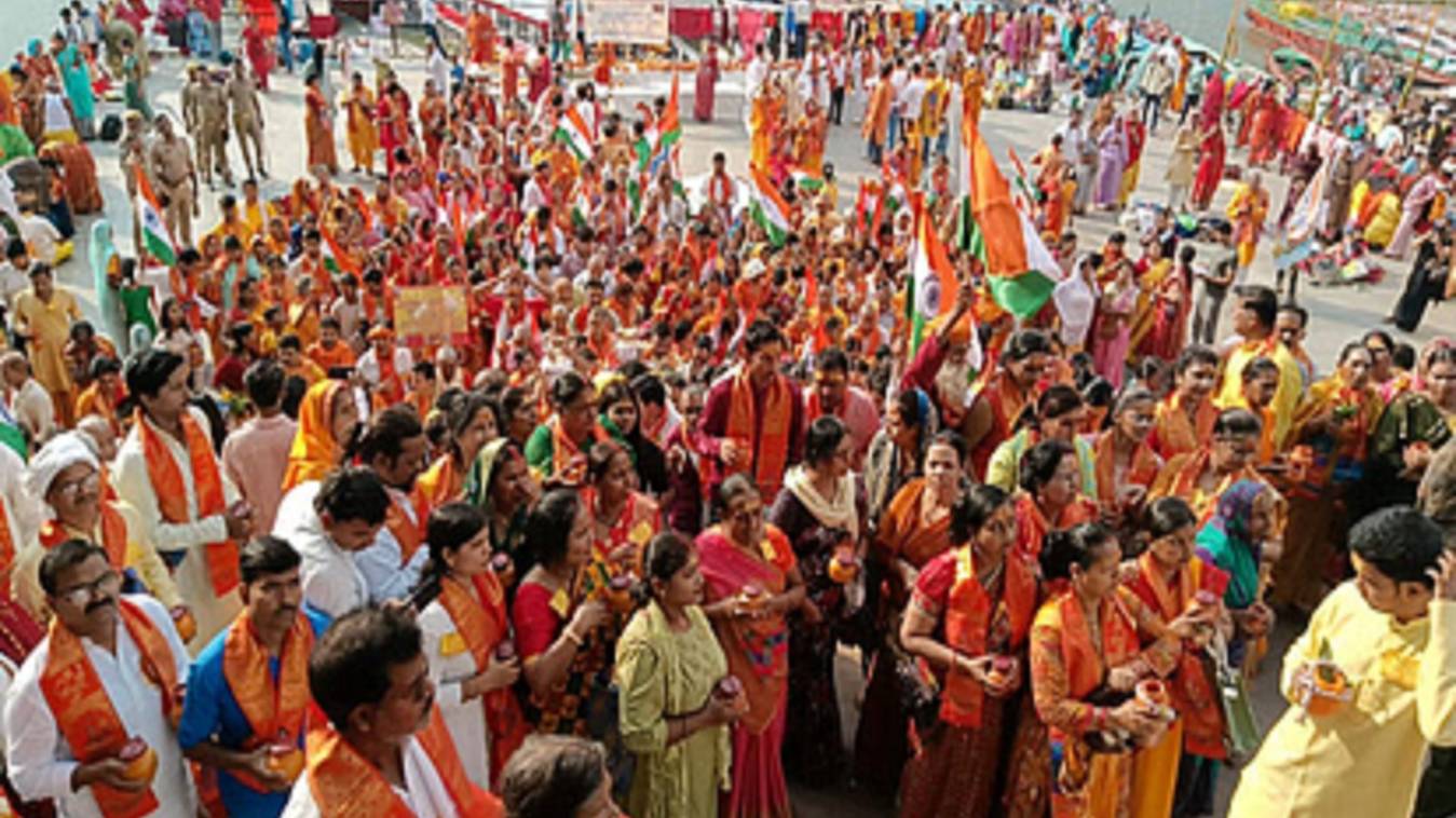 निर्जला एकादशी पर निकाली गई काशी विश्वनाथ की वार्षिक कलश यात्रा, हर- हर महादेव के लगे नारे 