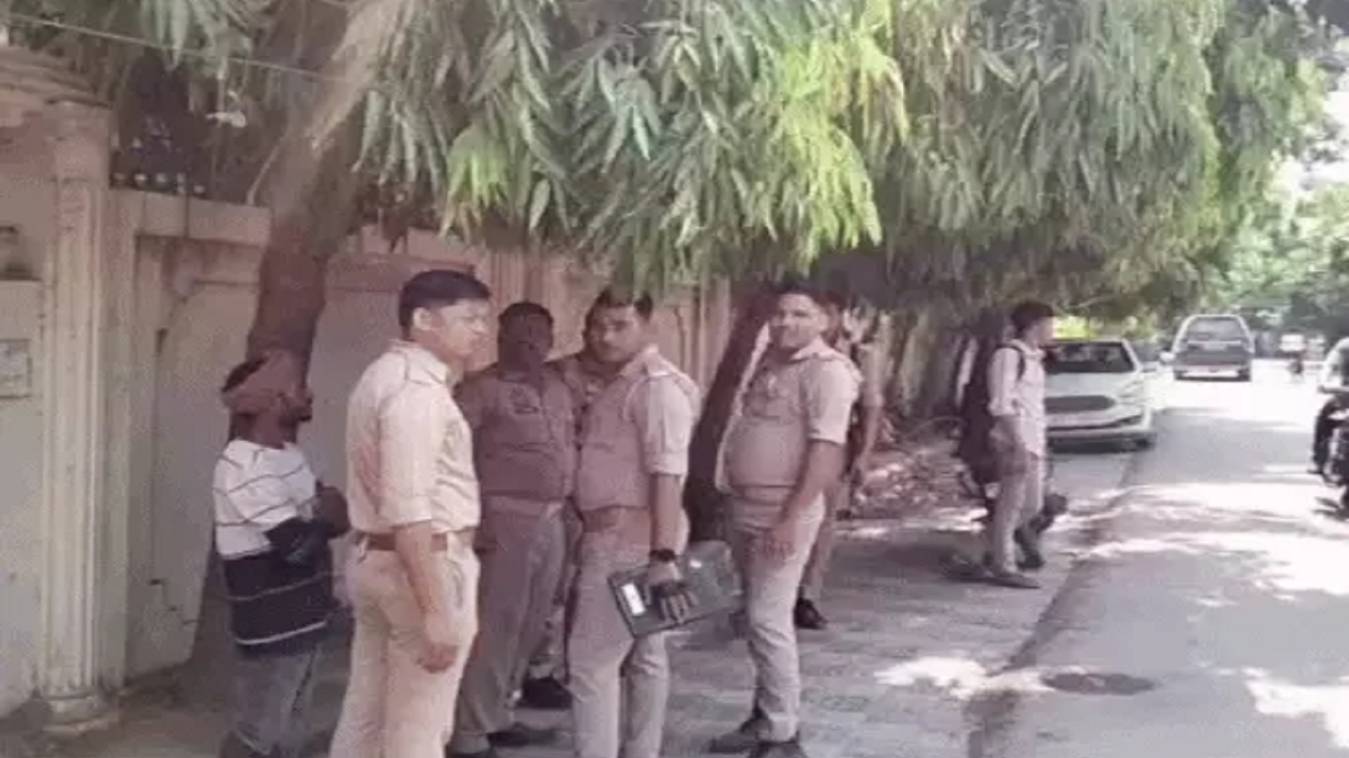 वाराणसी में लावारिस हालत में मजदूर का शव मिलने से फैली सनसनी, जांच में जुटी पुलिस