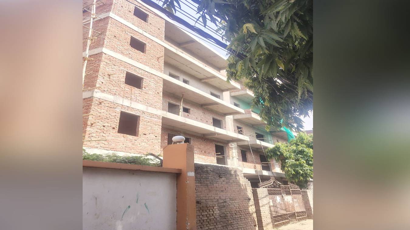 धूर्त सद्दाम ने अवैध इमारत में फिर शुरू कराया निर्माण 
