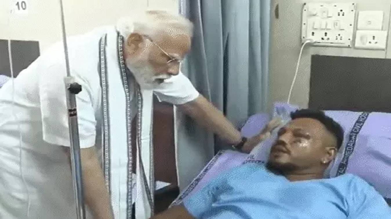 प्लेन का गेट टूटा और मैं सीट समेत बाहर नीचे गिर गया, विमान हादसे में बचे इकलौते पैसेंजर ने बताया