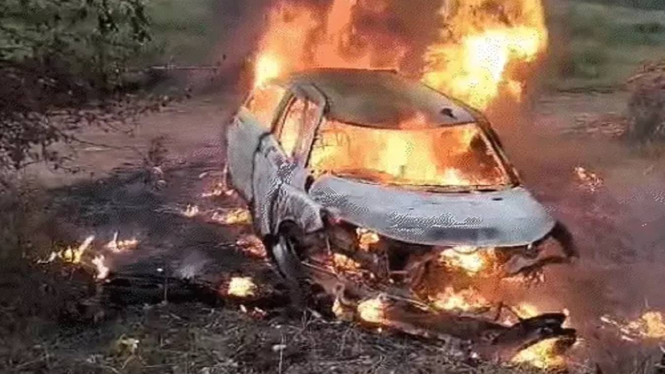  बुलंदशहर में सड़क हादसे में परिवार के 5 लोग की कार में जलकर मौत, बदायूं से दिल्ली जा रहे थे