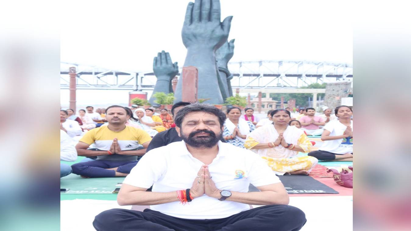 आयुष मंत्री ने एनडीआरएफ जवानों के साथ किया योगाभ्यास 