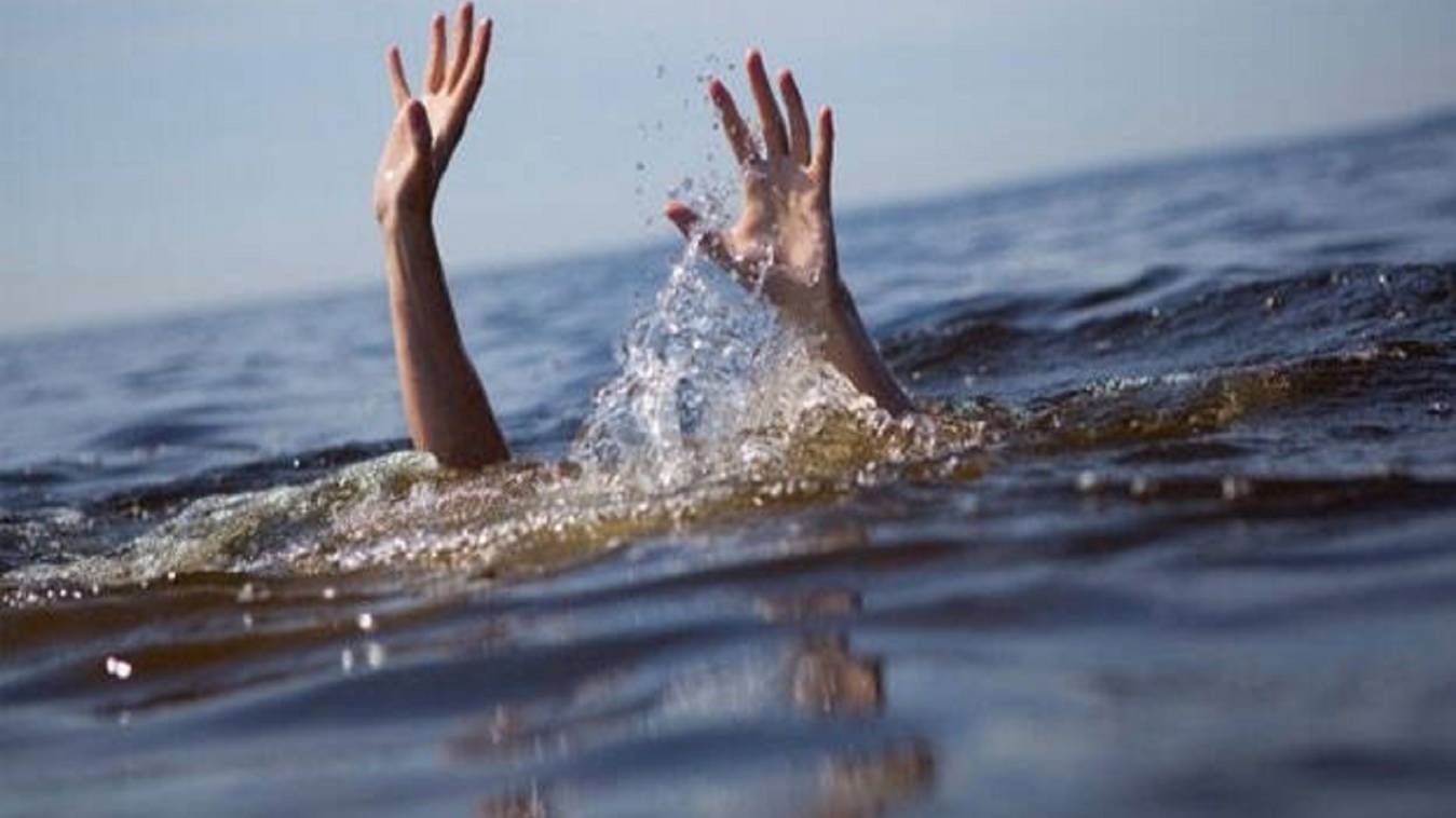 मार्कंडेय घाट पर नहाते समय गंगा में डूबा युवक, हुई मौत, गोताखोरों ने दो घंटे बाद शव निकाला