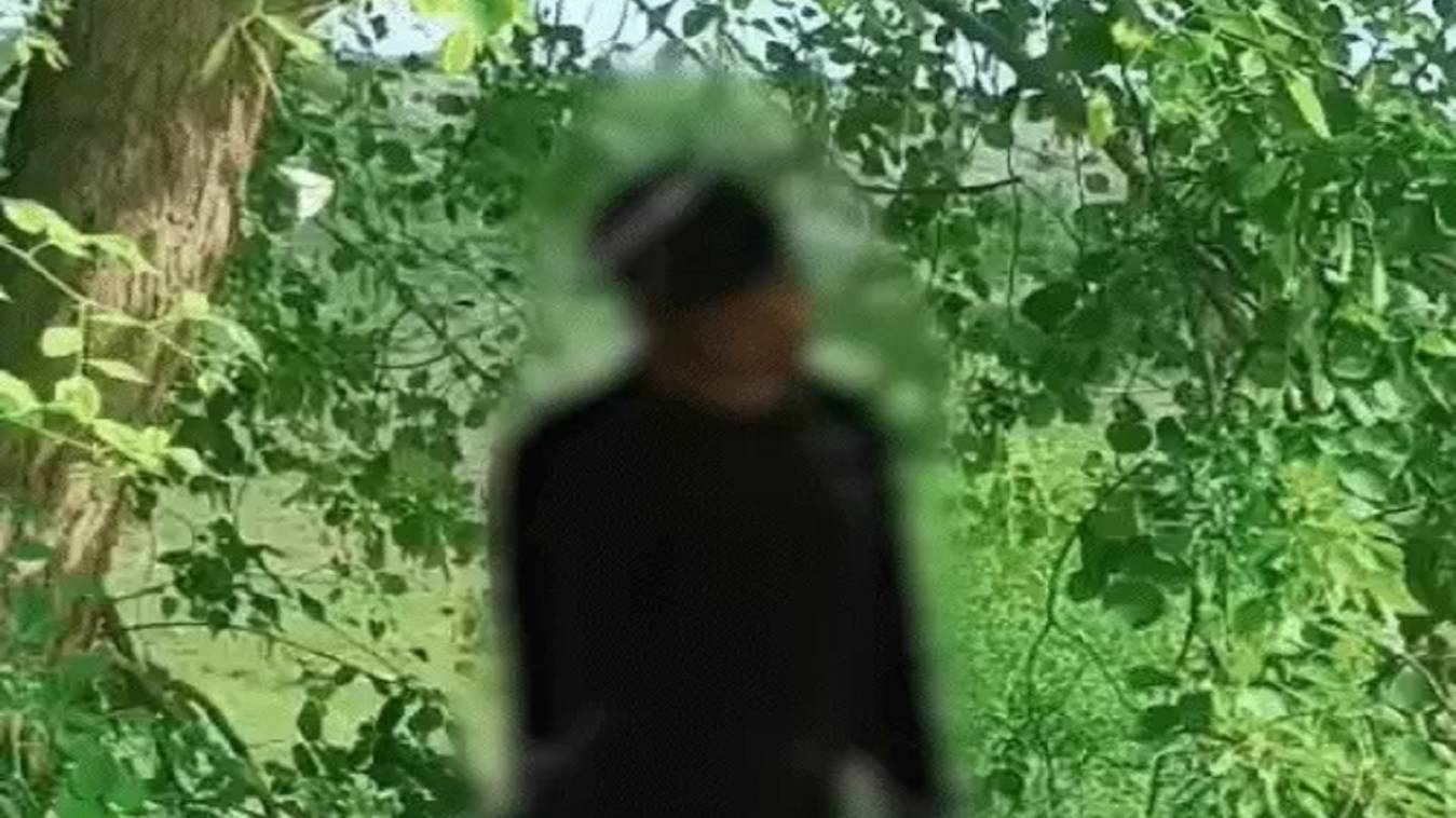 वाराणसी में पेड़ से लटकी मिली युवक की लाश, जांच में जुटी पुलिस...