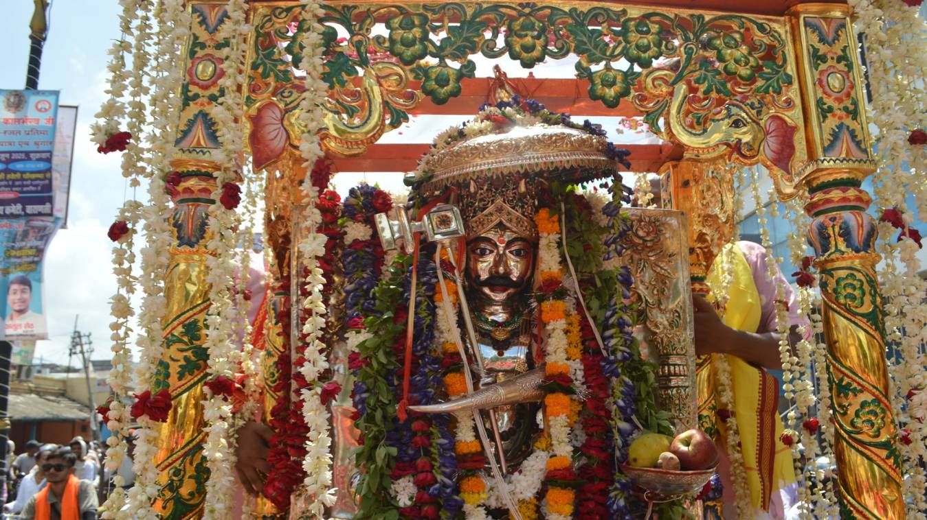 काशी के कोतवाल बाबा काल भैरव की निकली भव्य शोभायात्रा, शहनाई की धुन के गूंज उठा काशी की गलियां