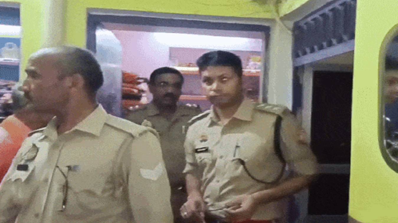 सारनाथ में विवाहिता ने फांसी लगाकर दी जान, ससुरालजनों पर दहेज हत्या का आरोप, छानबीन में जुटी पुलिस