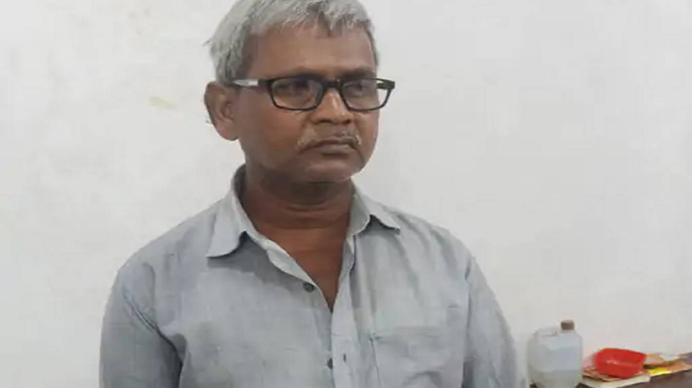 वाराणसी में एंटी करप्शन टीम ने फालोवर को रिश्वत लेते हुए रंगेहाथ पकड़ा, अस्पताल में सर्टिफिकेट के लिए मांगे थे 4500 रुपए