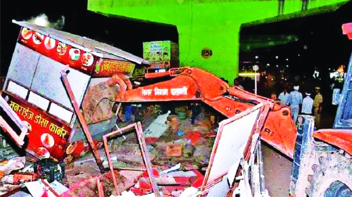 जब उजाड़ना ही था तो बसाया ही क्यों साहब !