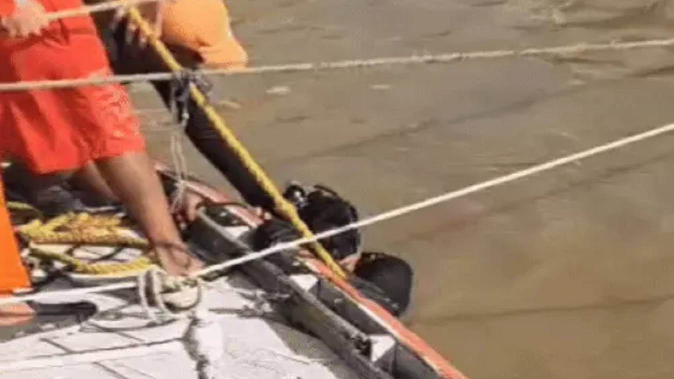 वाराणसी में गंगा स्नान के दौरान डूबा युवक, एनडीआरएफ की टीम तलाश में जुटी