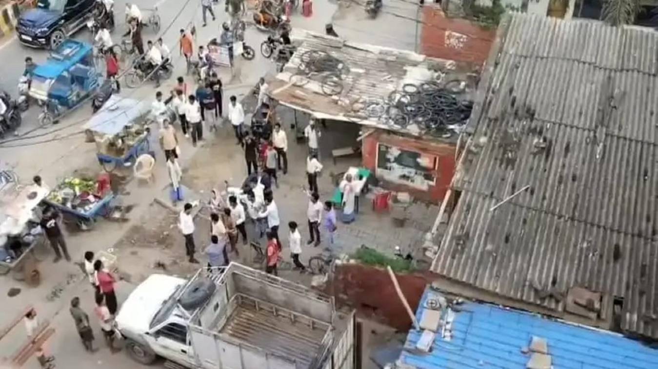 लड़की को फ्रेंड रिकवेस्ट भेजा कोई और पिट गया कोई और ... 