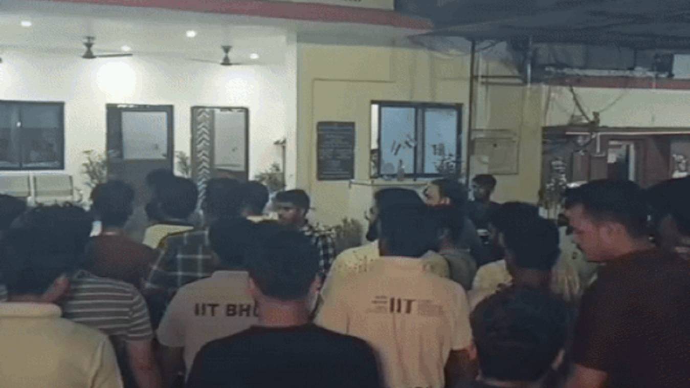 IIT-BHU के हॉस्टल के बाथरूम में छात्रों का प्राइवेट वीडियो मामले में एमटेक के छात्र के खिलाफ केस, मोबाइल फोन और लैपटॉप जब्त