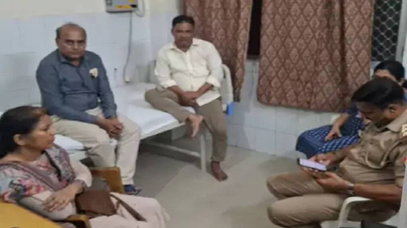 वाराणसी: जिला महिला अस्पताल में डिलीवरी के दाैरान नवजात की मौत....परिजनों के हंगामे पर पहुंची पुलिस