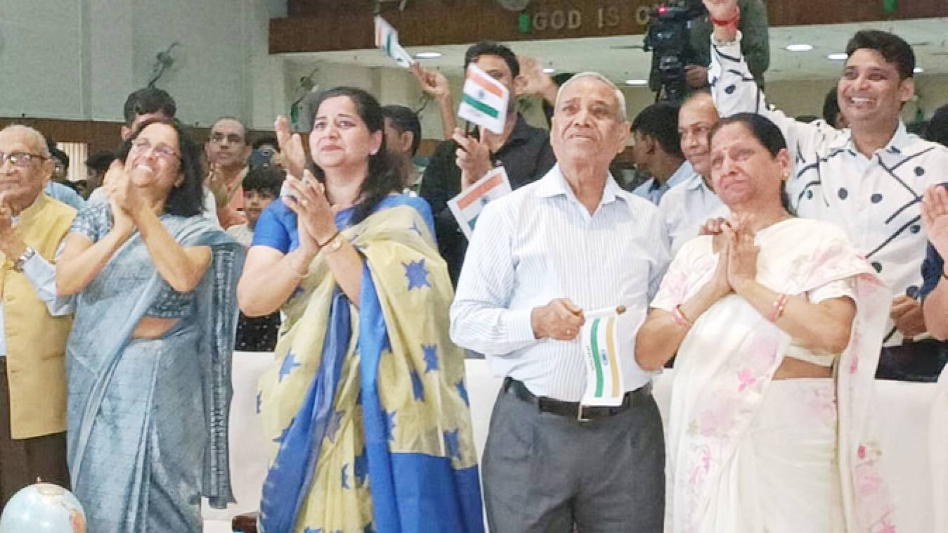  मिशन पूरा कर धरती पर लौटे कैप्टन शुभांशु शुक्ला