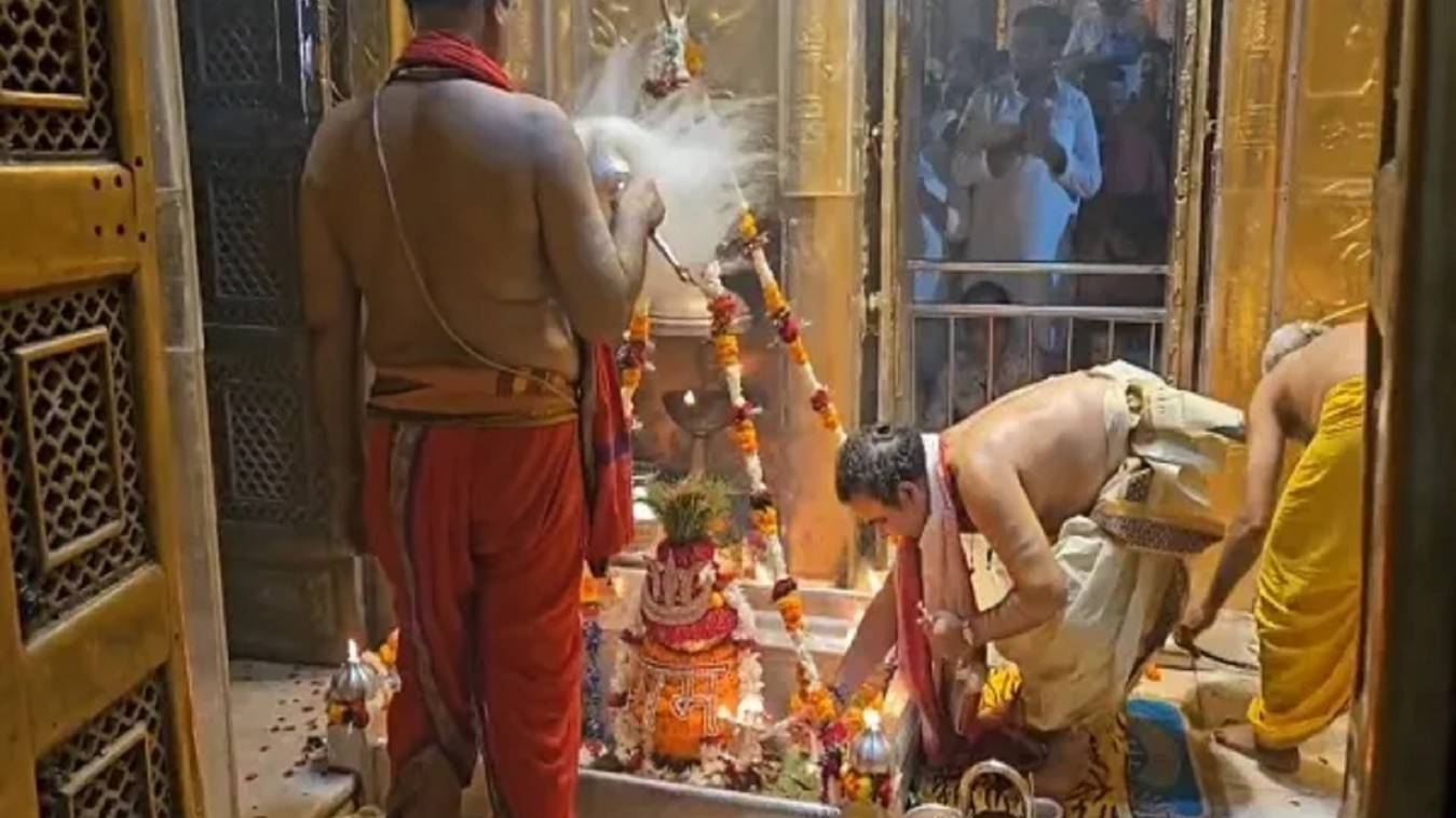 Sawan Somwar 2025:  सावन के दूसरे सोमवार पर काशी विश्वनाथ धाम में  उमड़े श्रद्धालु,  दो लाख भक्तों ने किए दर्शन