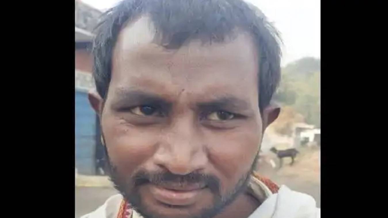 गाजीपुर में पिता ने चापड़ से काटकर बेटे की हत्या, अंतड़ियां तक बाहर आ गईं, दोनों के बीच नहाने को लेकर हुआ था विवाद 