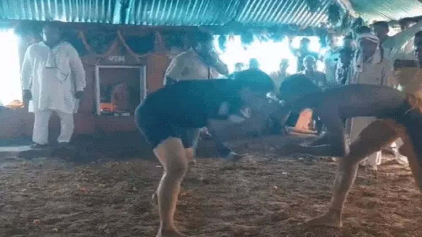 नागपंचमी पर काशी में श्रद्धा और परंपरा का अनोखा संगम, अखाड़ों में लड़कों से लड़ेंगी लड़कियां 