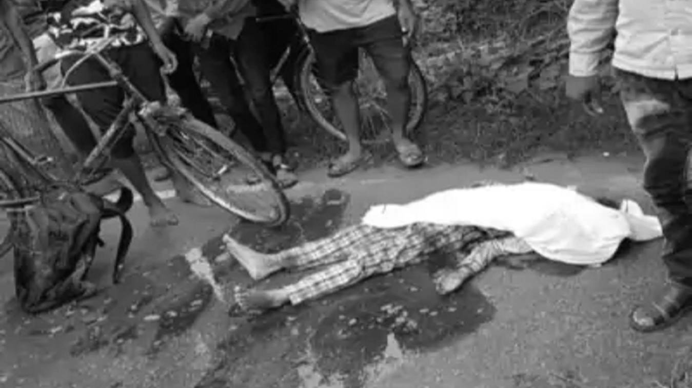 वाराणसी: स्कूल से लौट रही छात्रा को ट्रैक्टर ने रौंदा, मौके पर मौत; ग्रामीणों का विरोध, सड़क जाम