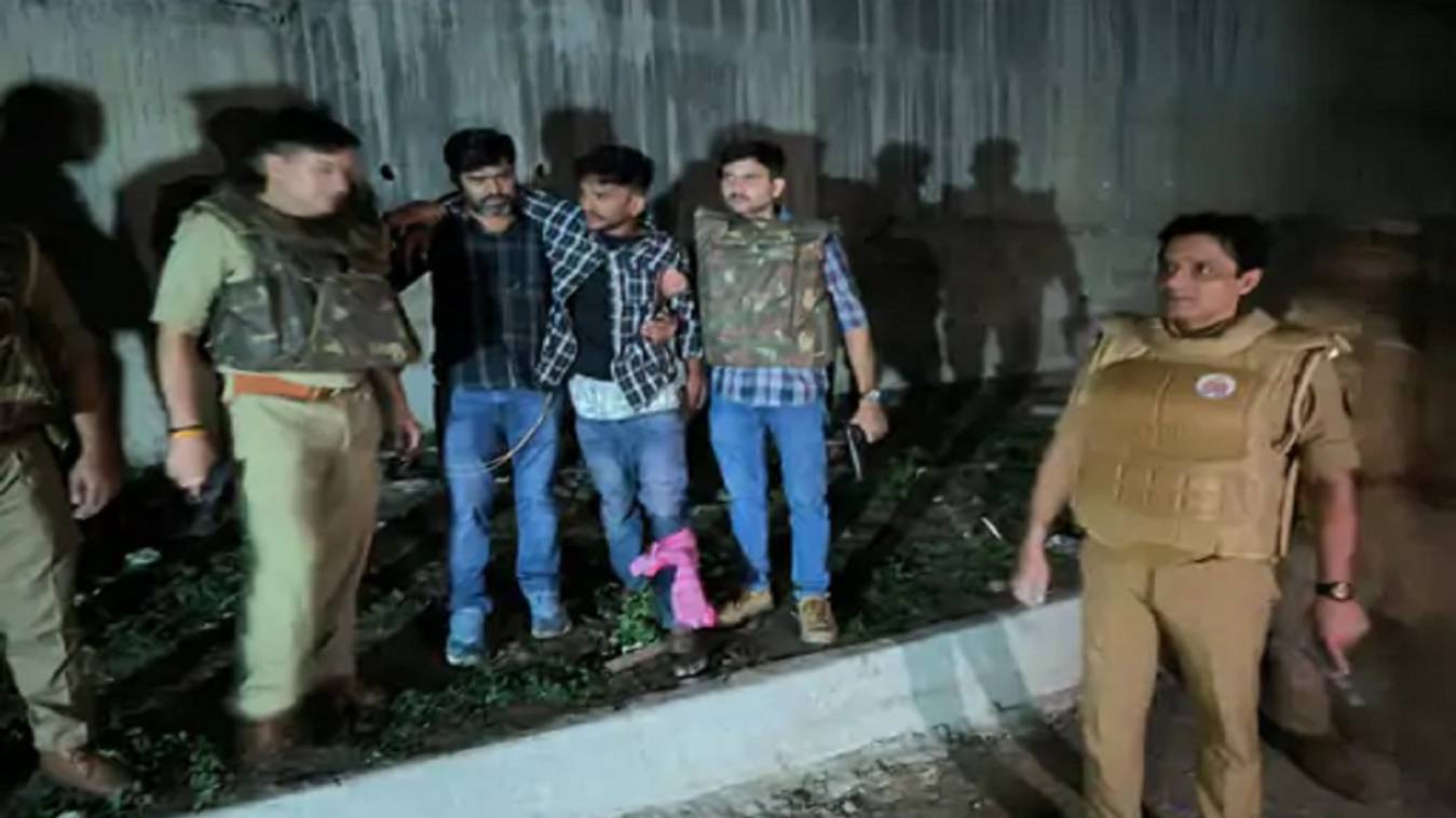 वाराणसी में पुलिस मुठभेड़: 25 हजार का इनामी बदमाश गिरफ्तार, पुलिस ने बाएं पैर में मारी गोली,दूसरा साथी मौके से हुआ फरार