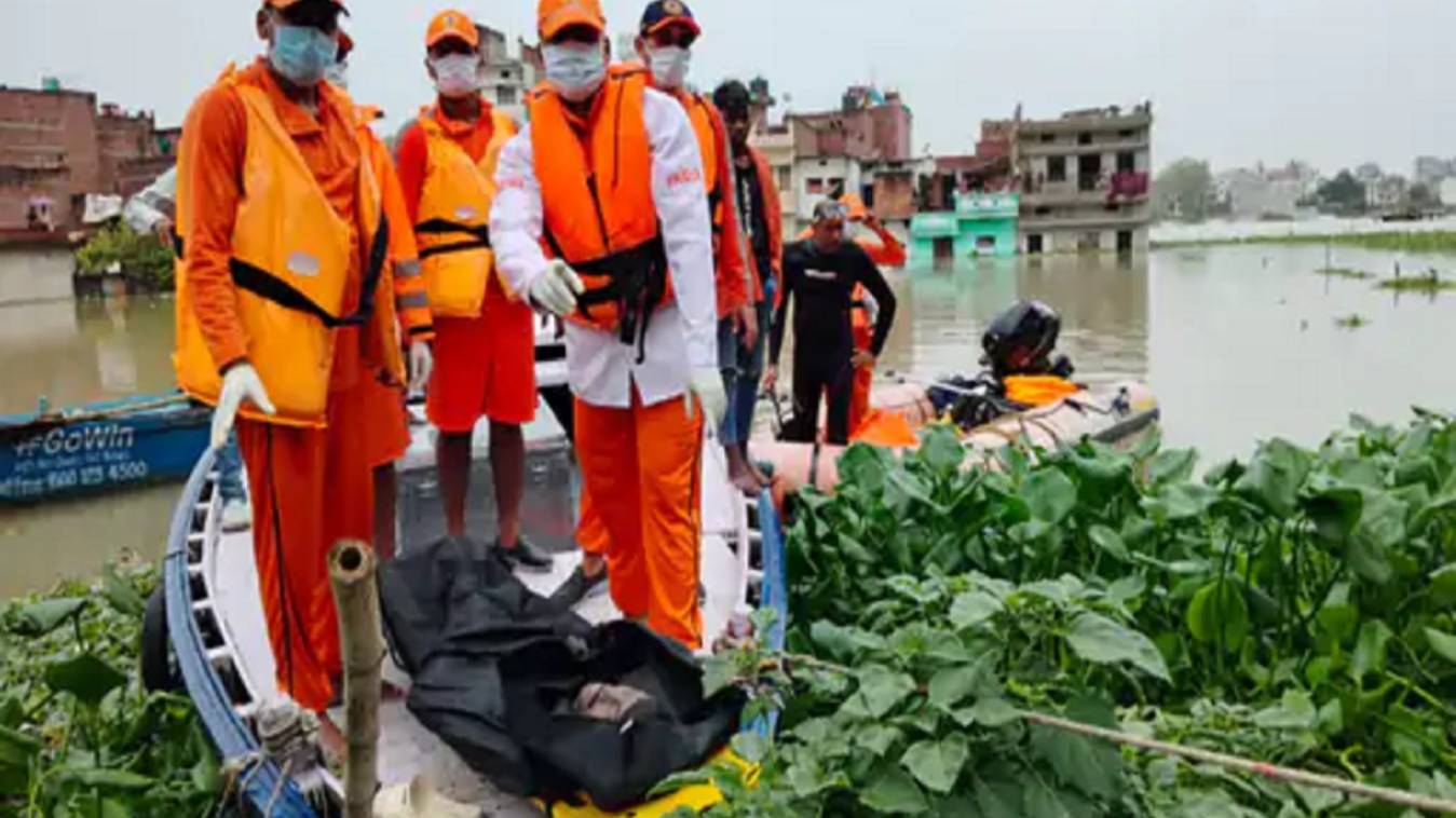 बाढ़ प्रभावित क्षेत्र से लापता युवक का शव बरामद, NDRF ने रेस्क्यू कर निकाला बाहर, जलकुंभी में फंसी थी बॉडी