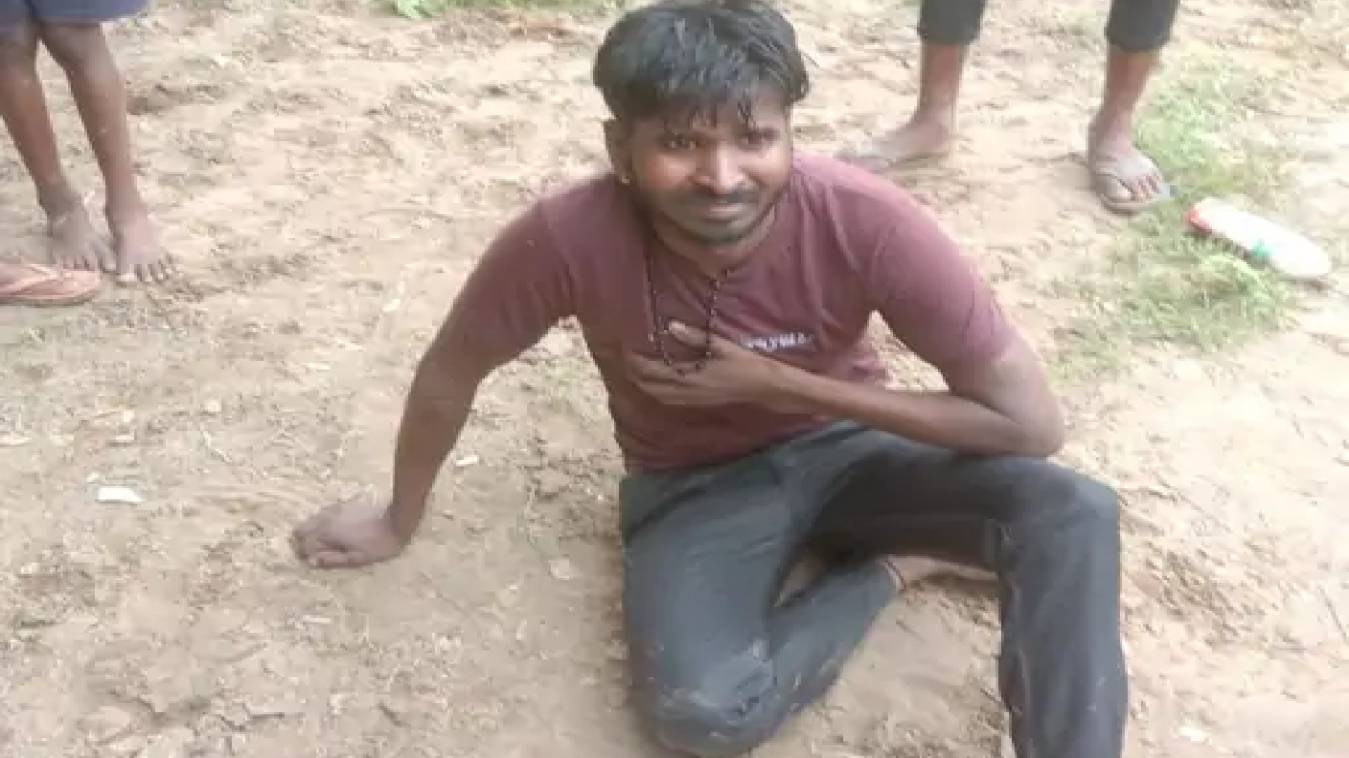 वाराणसी: पिता ने दो बच्चों के साथ गंगा में लगाई छलांग, मासूम लापता, युवक को बचाया गया