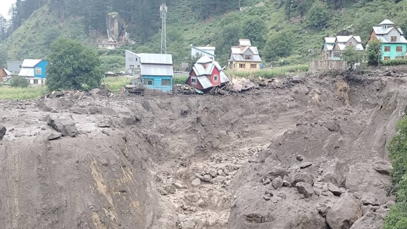 किश्तवाड़ के चिशोती गांव में बादल फटने से तबाही, 12 शव बरामद, कई लापता