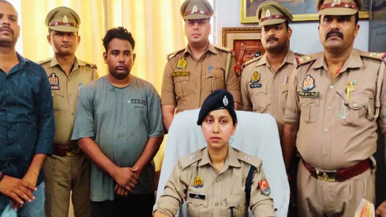 वाराणसी: सारनाथ पुलिस ने शातिर चोर को किया गिरफ्तार, नकदी, सोना सहित औजार बरामद