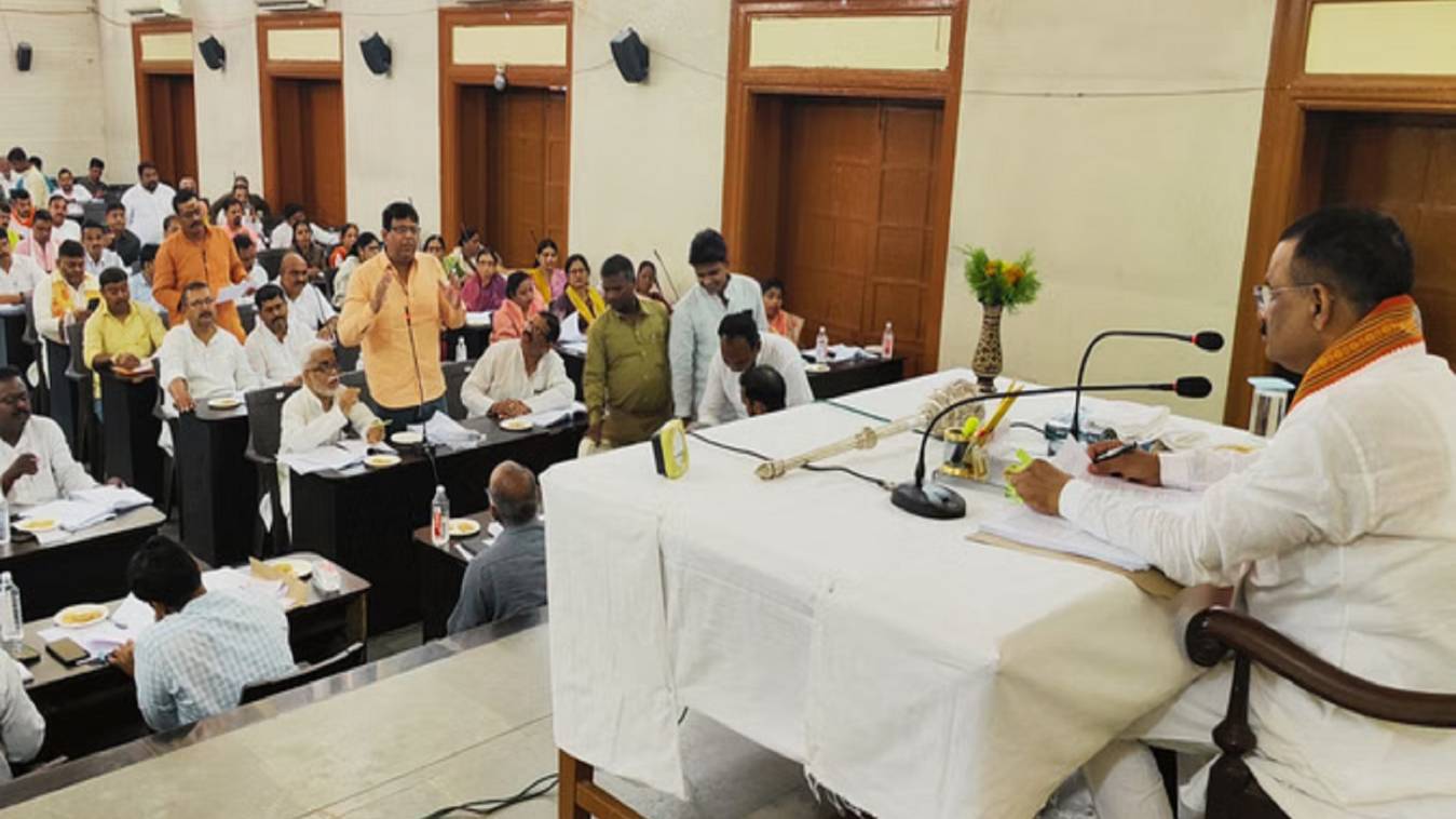 नगर निगम ने आवारा कुत्तों पर कसा शिकंजा, दो महीने में बनेगी कार्ययोजना