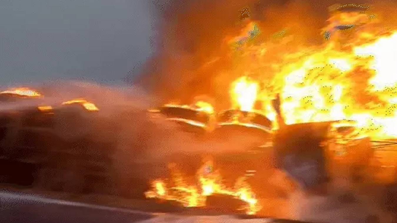 मथुरा में केमिकल से भरे टैंकर में धमाका, भीषण आग से अफरातफरी